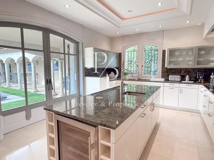 Image No.7-6 Bed House for sale