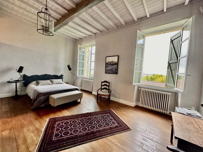 Image No.18-5 Bed Property for sale