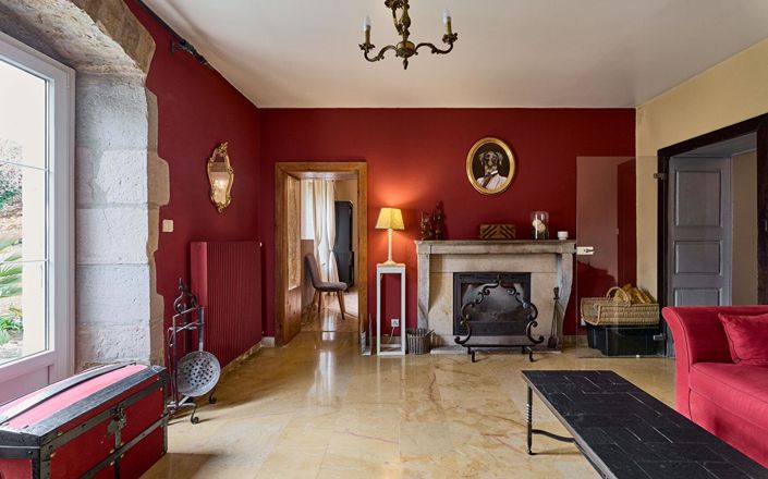 Image No.10-6 Bed Property for sale