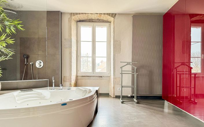 Image No.11-6 Bed Property for sale