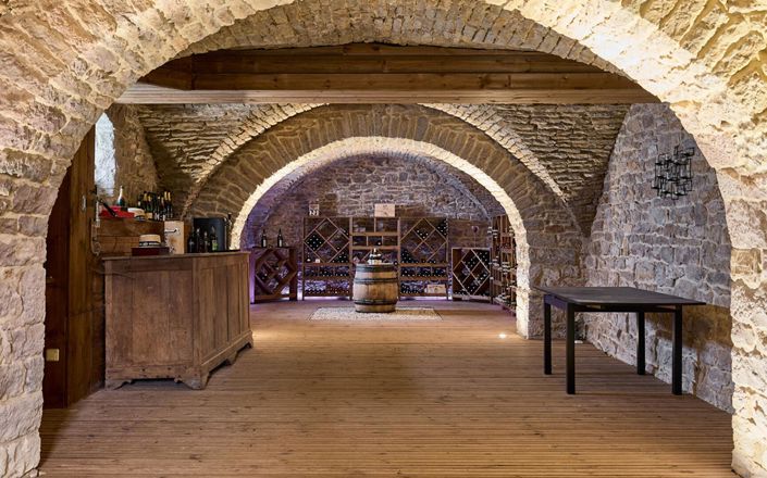 Image No.15-6 Bed Property for sale