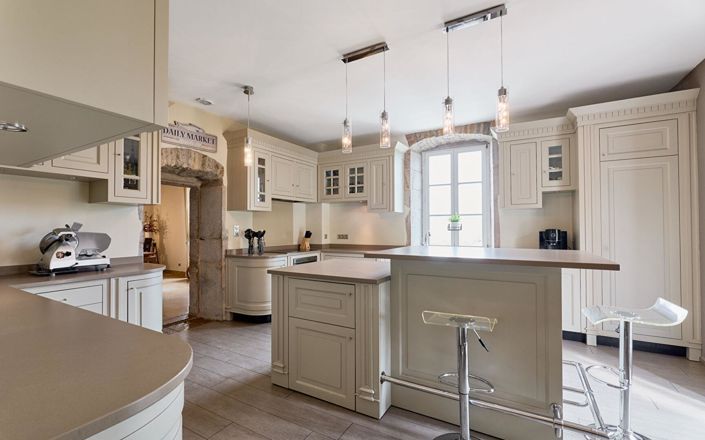 Image No.8-6 Bed Property for sale