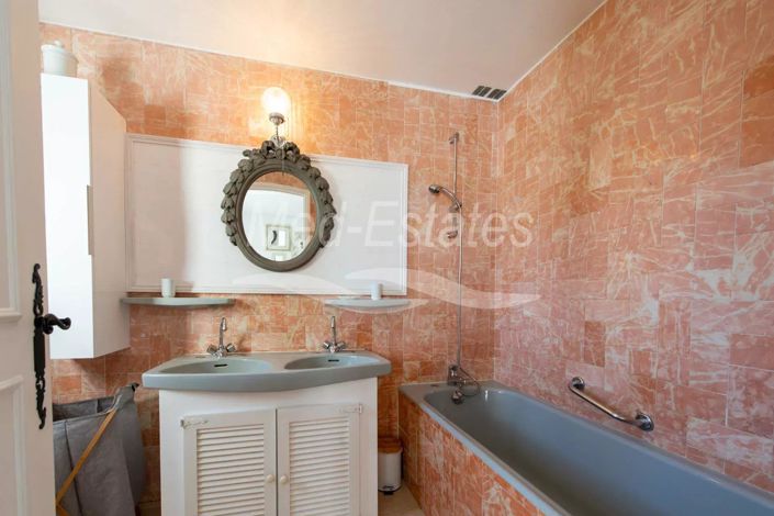 Image No.17-5 Bed House for sale