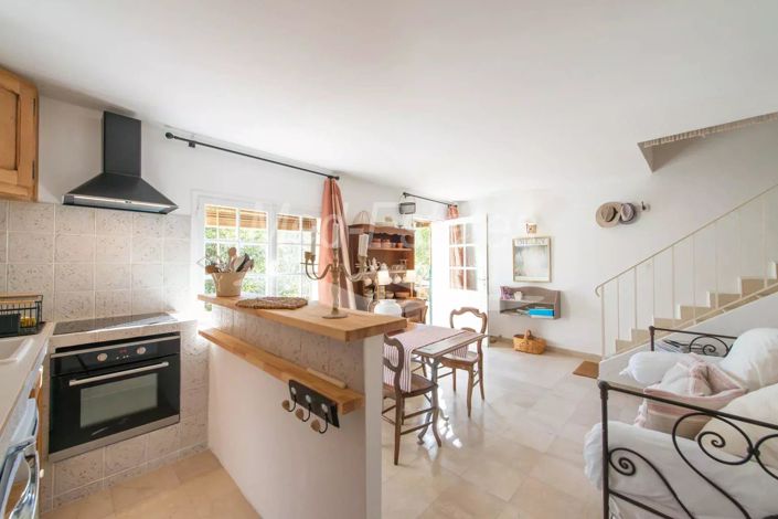 Image No.8-5 Bed House for sale