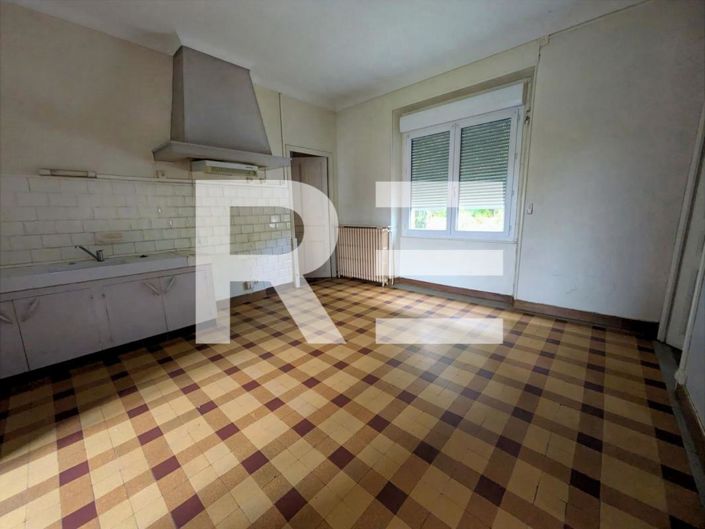 Image No.5-8 Bed House for sale