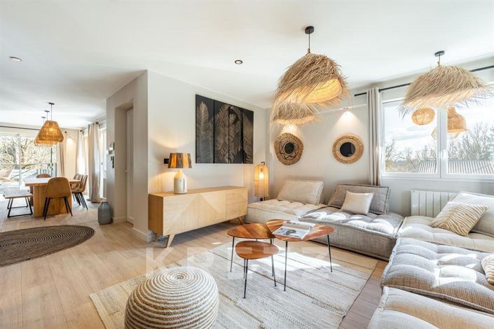 Image No.1-6 Bed House for sale