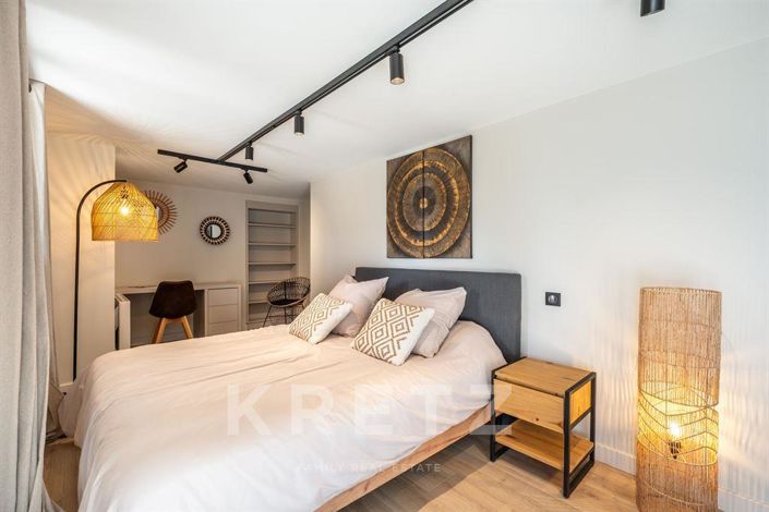 Image No.6-6 Bed House for sale