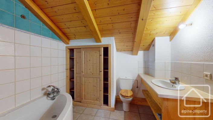 Image No.18-3 Bed Property for sale