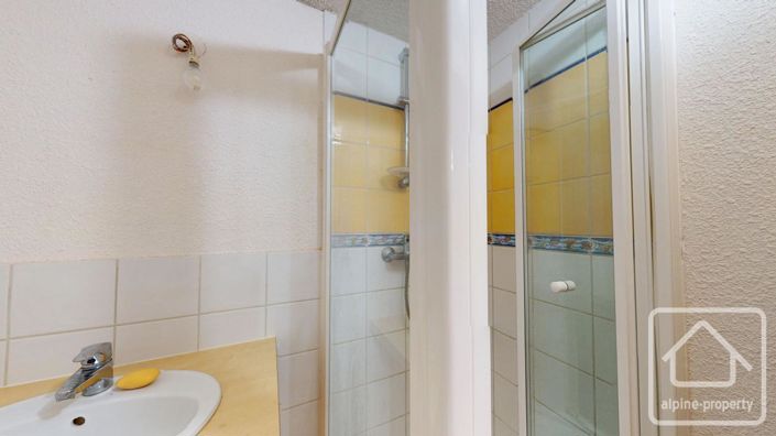 Image No.21-3 Bed Property for sale