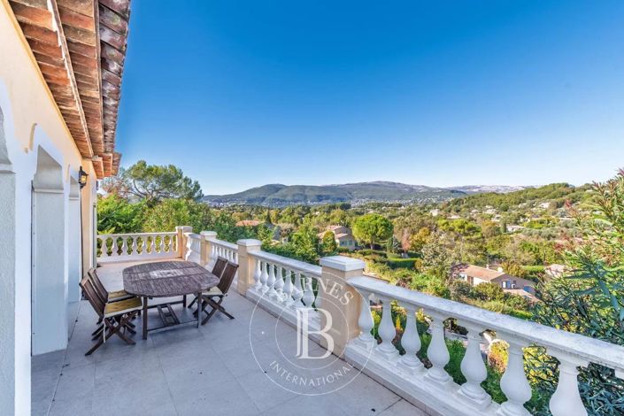 Image No.8-6 Bed House for sale