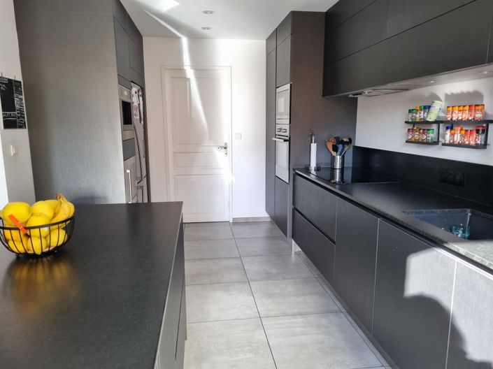 Image No.12-4 Bed House for sale