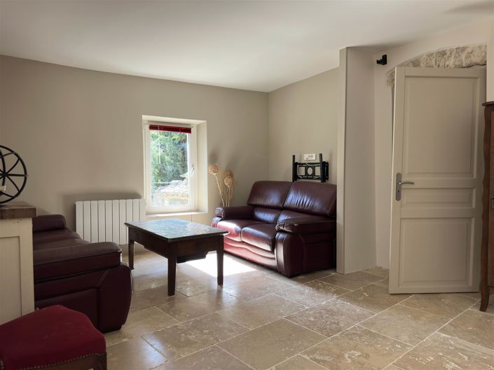 Image No.10-3 Bed House for sale