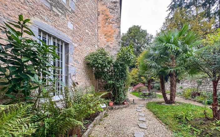 Image No.10-6 Bed Property for sale