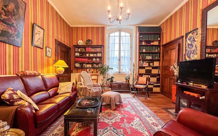 Image No.11-6 Bed Property for sale