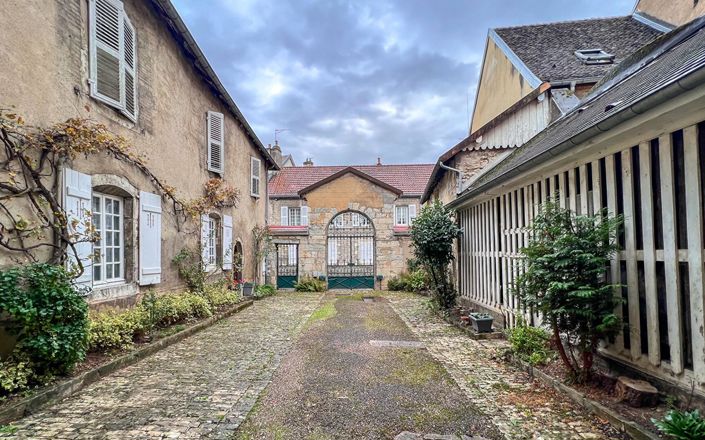 Image No.14-6 Bed Property for sale