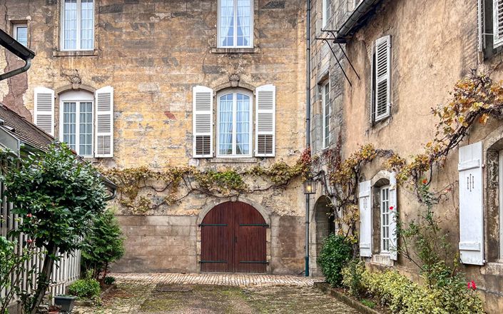 Image No.15-6 Bed Property for sale