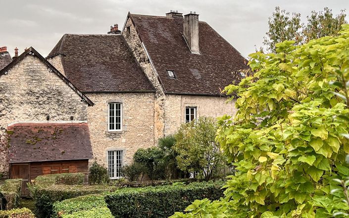 Image No.16-6 Bed Property for sale