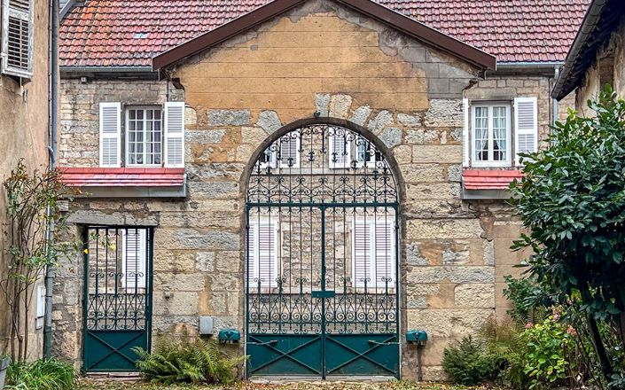 Image No.8-6 Bed Property for sale