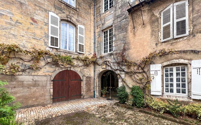 Image No.9-6 Bed Property for sale