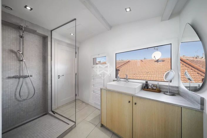 Image No.5-2 Bed House for sale