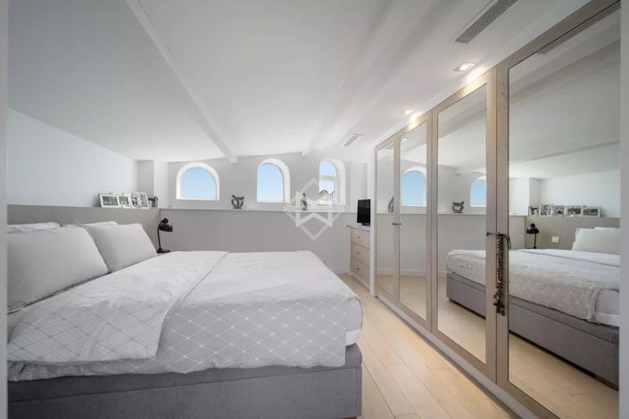 Image No.6-2 Bed House for sale