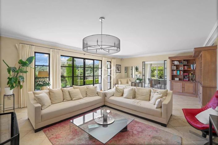 Image No.8-6 Bed House for sale