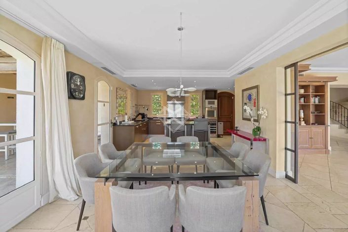 Image No.9-6 Bed House for sale