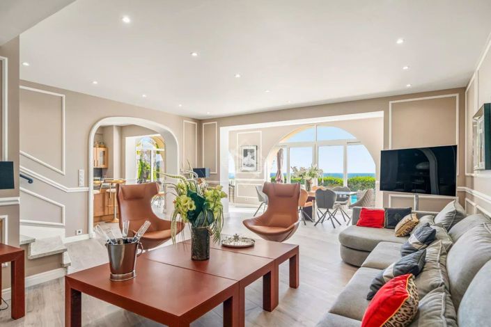 Image No.4-5 Bed House for sale