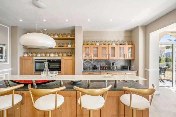 Image No.5-5 Bed House for sale