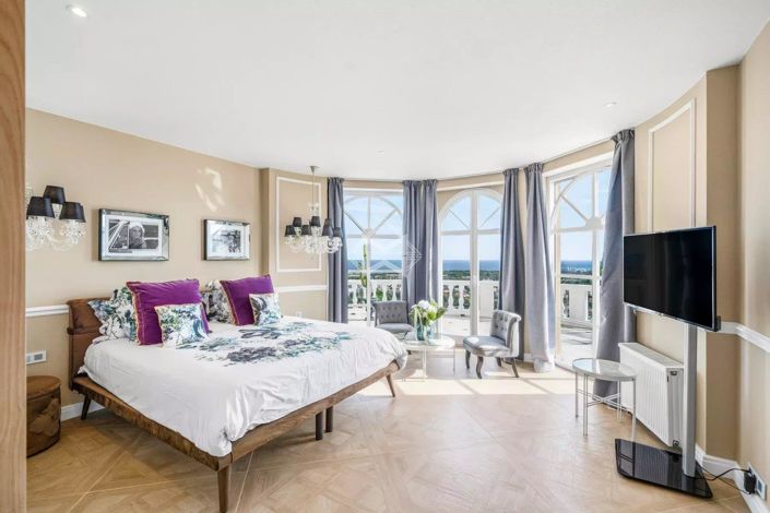 Image No.8-5 Bed House for sale