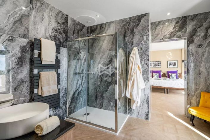 Image No.9-5 Bed House for sale