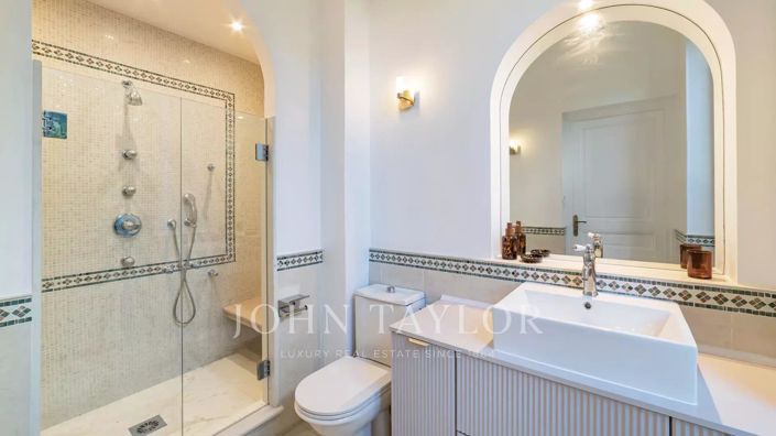 Image No.10-7 Bed House for sale