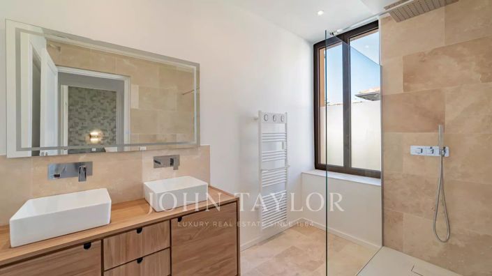 Image No.14-7 Bed House for sale