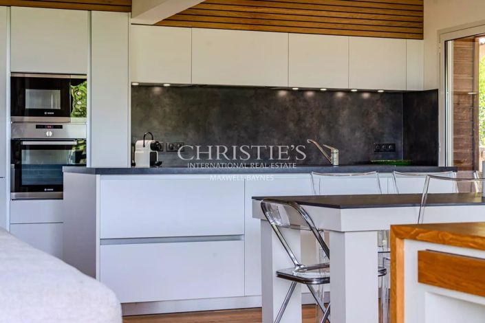 Image No.4-5 Bed House for sale