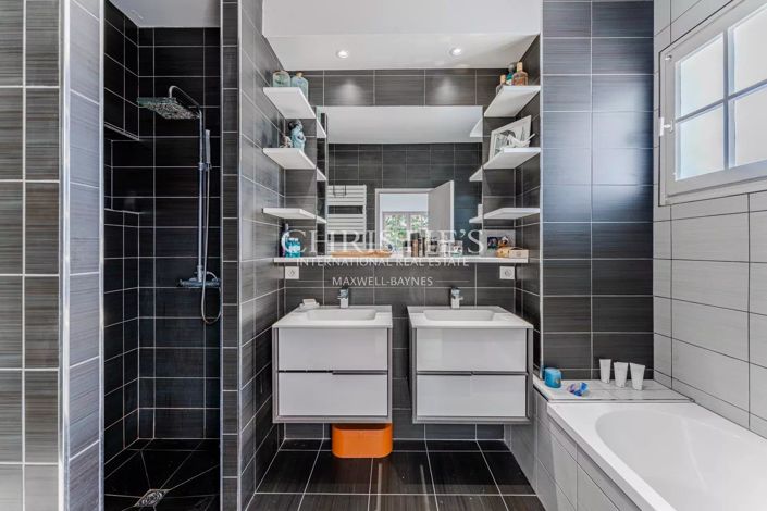 Image No.10-6 Bed House for sale