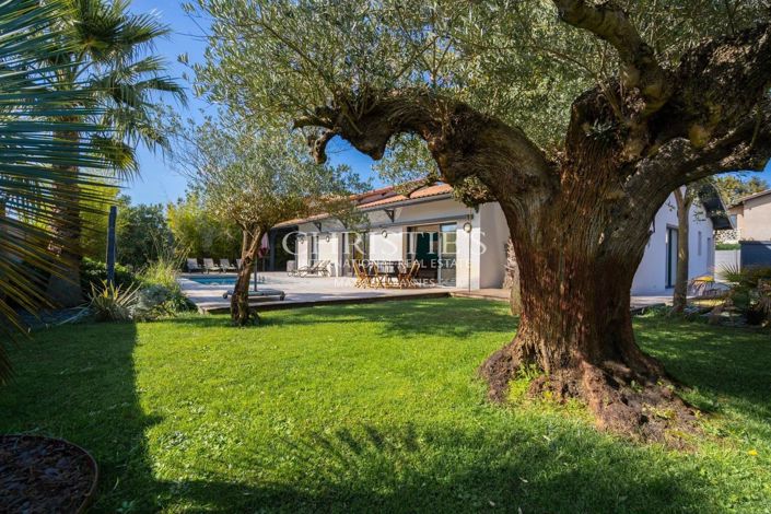 Image No.2-4 Bed House for sale