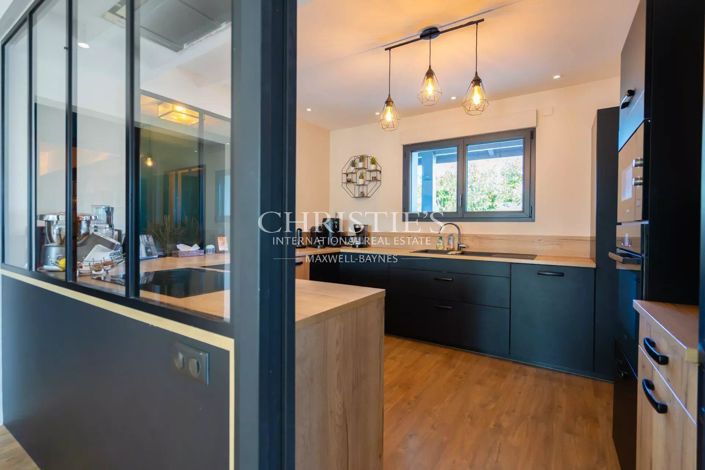 Image No.5-4 Bed House for sale