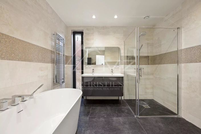 Image No.9-4 Bed House for sale