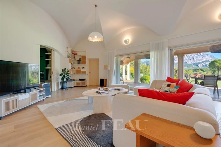 Image No.10-5 Bed House for sale