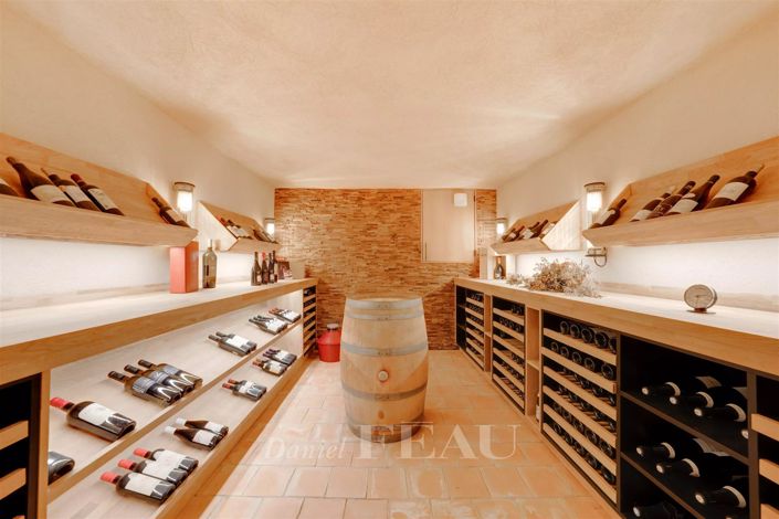 Image No.15-5 Bed House for sale