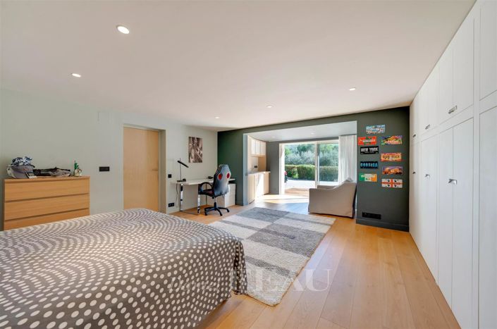 Image No.16-5 Bed House for sale