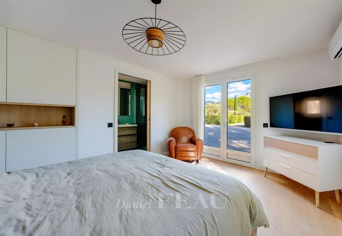 Image No.18-5 Bed House for sale