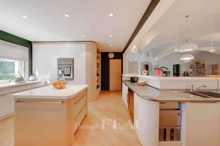 Image No.9-5 Bed House for sale