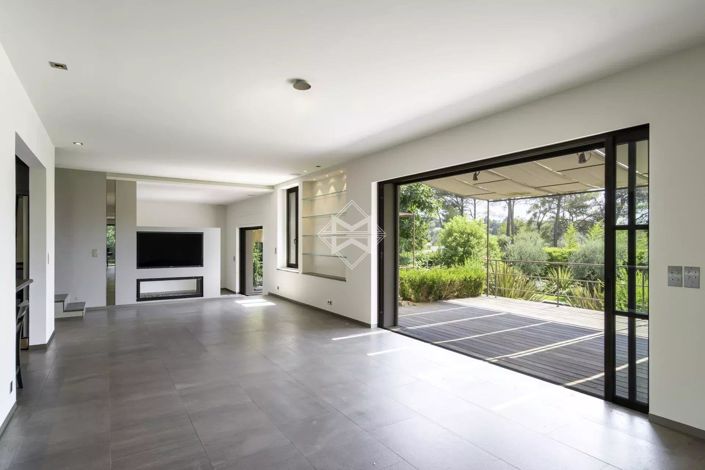 Image No.4-4 Bed House for sale