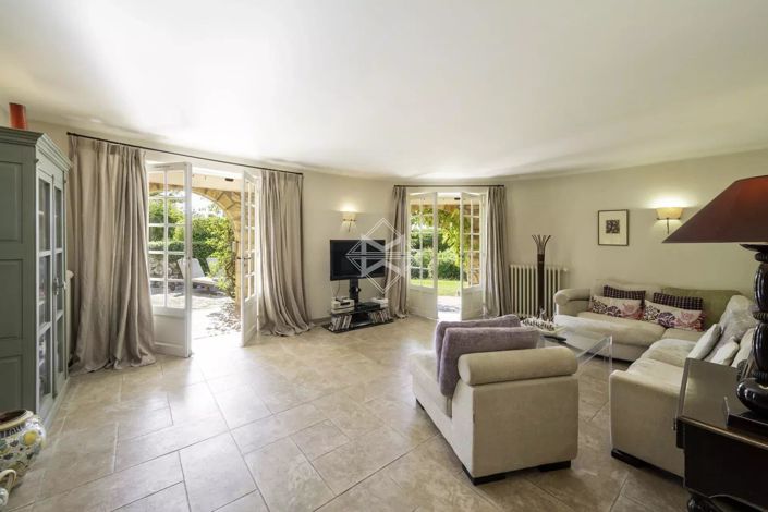 Image No.8-3 Bed House for sale