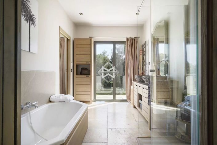 Image No.12-6 Bed House for sale