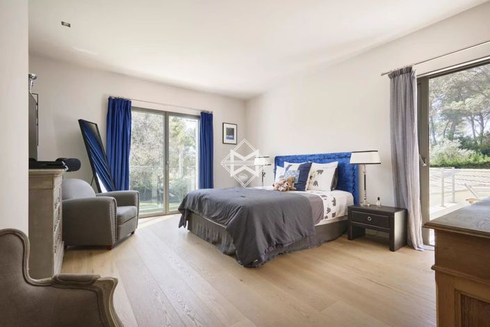 Image No.13-6 Bed House for sale