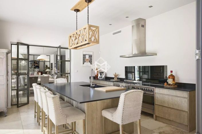 Image No.9-6 Bed House for sale