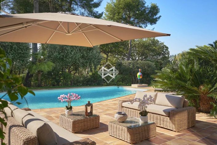 Image No.8-5 Bed House for sale