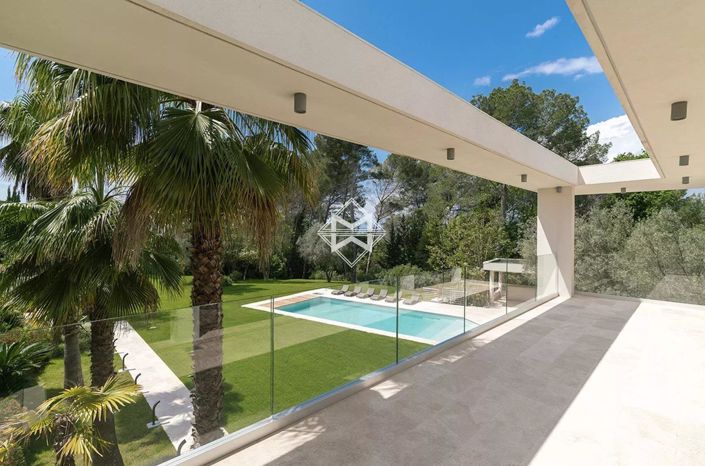 Image No.4-10 Bed House for sale